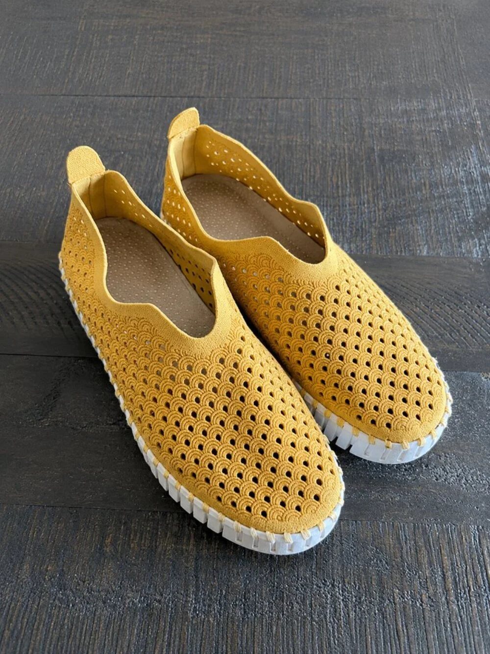Ilse Jacobsen Tulip Slip On Shoes Womens EU 38 Yellow Laser Cut Comfort Flats